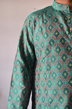 Load image into Gallery viewer, Ikat kurta in Green
