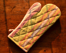 Load image into Gallery viewer, Mitten with Pot Holder in Pink Stripes
