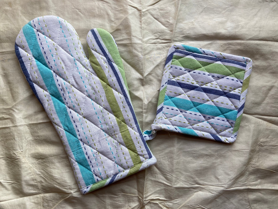 Mitten with Pot Holder in Blue Stripes